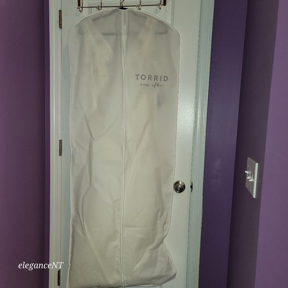 Torrid Ivory Lace Beaded Sleeveless Mermaid Wedding Dress with Train Sz: 14 NWT - Picture 5 of 16